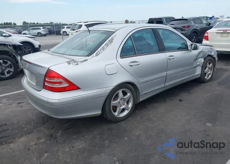 2002 Mercedes-Benz C 320 z USA, uszkodzony, nr VIN WDBRF64J62F146123